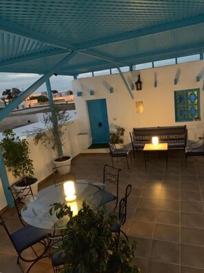 Outdoor dining - Dar Lola (Houmt Souk)