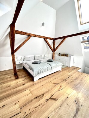 4 chambres, bureau, Wi-Fi, draps fournis