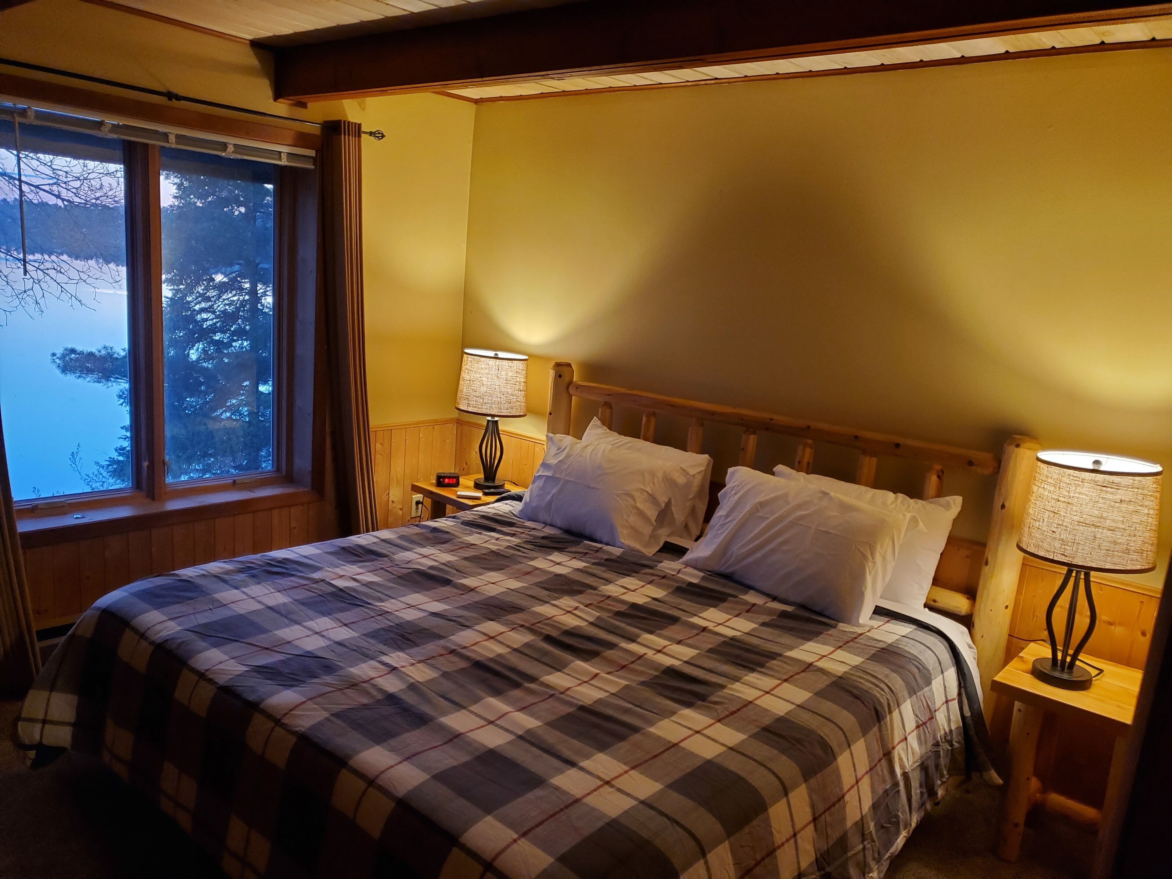6 Schlafzimmer, Schreibtisch, Bügeleisen/Bügelbrett, Reisekinderbett