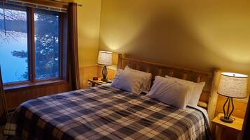 6 Schlafzimmer, Schreibtisch, Bügeleisen/Bügelbrett, Reisekinderbett