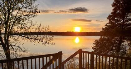 Lake Home - 6 bedrooms, 3 bath, sleeps 16 guests - also includes 22 foot pontoon boat
