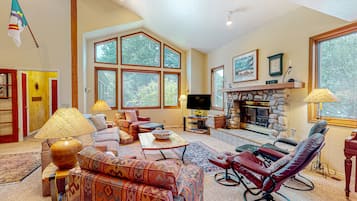 電視、壁爐、書籍