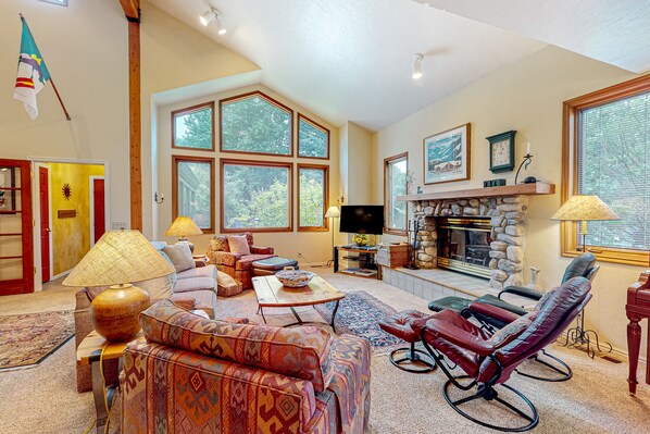 TV, fireplace, books - Juniper Haven Retreat | Home in Sun Valley (Sun Valley)