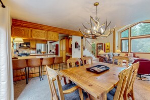 Dining - Juniper Haven Retreat | Home in Sun Valley (Sun Valley)