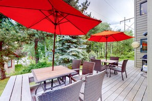 Outdoor dining - Juniper Haven Retreat | Home in Sun Valley (Sun Valley)
