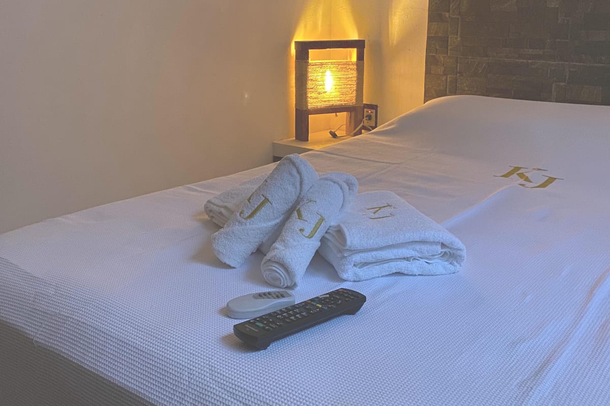 Economy kamer | 1 slaapkamer, een minibar, verduisterende gordijnen, gratis wifi