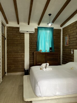 Basic Room | 1 bilik tidur, bar mini, langsir/tirai gelap terus, Wi-fi percuma 