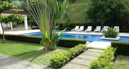 Casa Verde - Casa en Condominio con Piscina