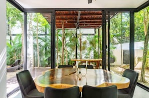 Hus Deluxe | Matsal