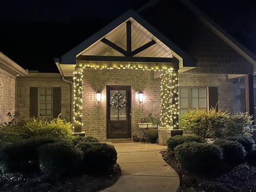 Spacious 3BR with 3 full bath on 1 acre approx 1.3 miles to Davis Wade!