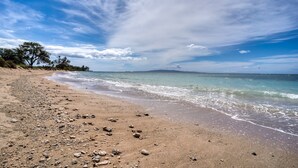 A beach with clear skies and calm waters. - Sunny and Soothing Oceanfront Vistas (Kihei)