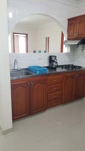 Refrigerador, horno, parrilla de estufa y lavavajillas 
