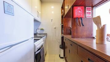 Apartemen | Dapur pribadi | Lemari es besar, microwave, oven, dan kompor