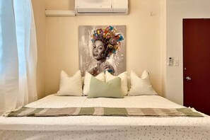 3 chambres, bureau, lit parapluie, draps fournis