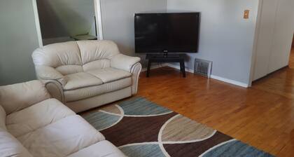 Upstairs with 4 rooms, washer dryer AC wireless internet pet friendly