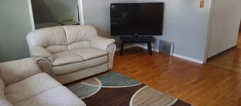 Upstairs with 4 rooms, washer dryer AC wireless internet pet friendly