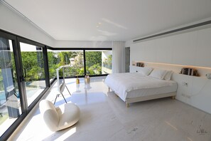 Villa | 6 bedrooms, free WiFi, bed sheets - Luxurious Coastal Villa w Pool & Garden (Herzliya)
