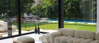 Luxurious Coastal Villa w Pool & Garden
