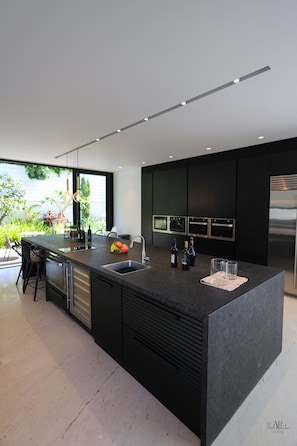 Vila | Cozinha privada | Geladeira grande, micro-ondas, fogão, cooktop