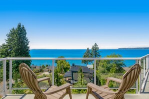 Property grounds - Luxurious dog-friendly bay-view home with private beach access (Blaine)