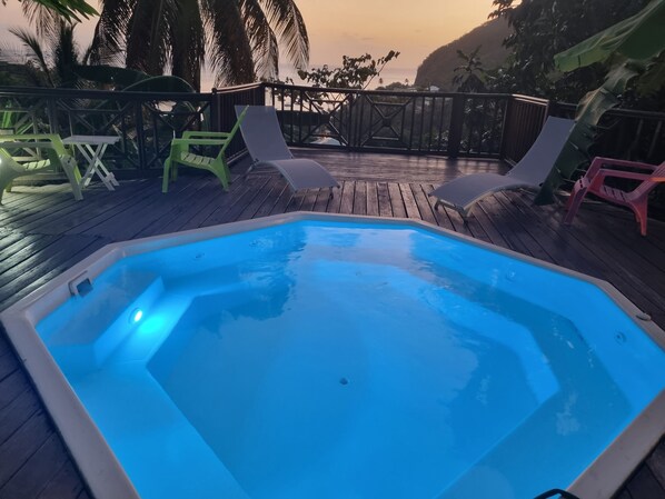 Bain à remous extérieur