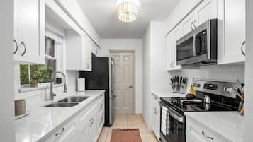 Fridge, microwave, oven, coffee/tea maker