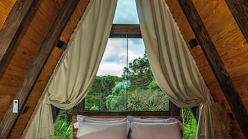 Deluxe-Ferienhütte, 1 Queen-Bett, Seeblick | 1 Schlafzimmer, kostenloses WLAN, Bettwäsche
