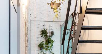 Architectural House Near City Center - 20min Walk