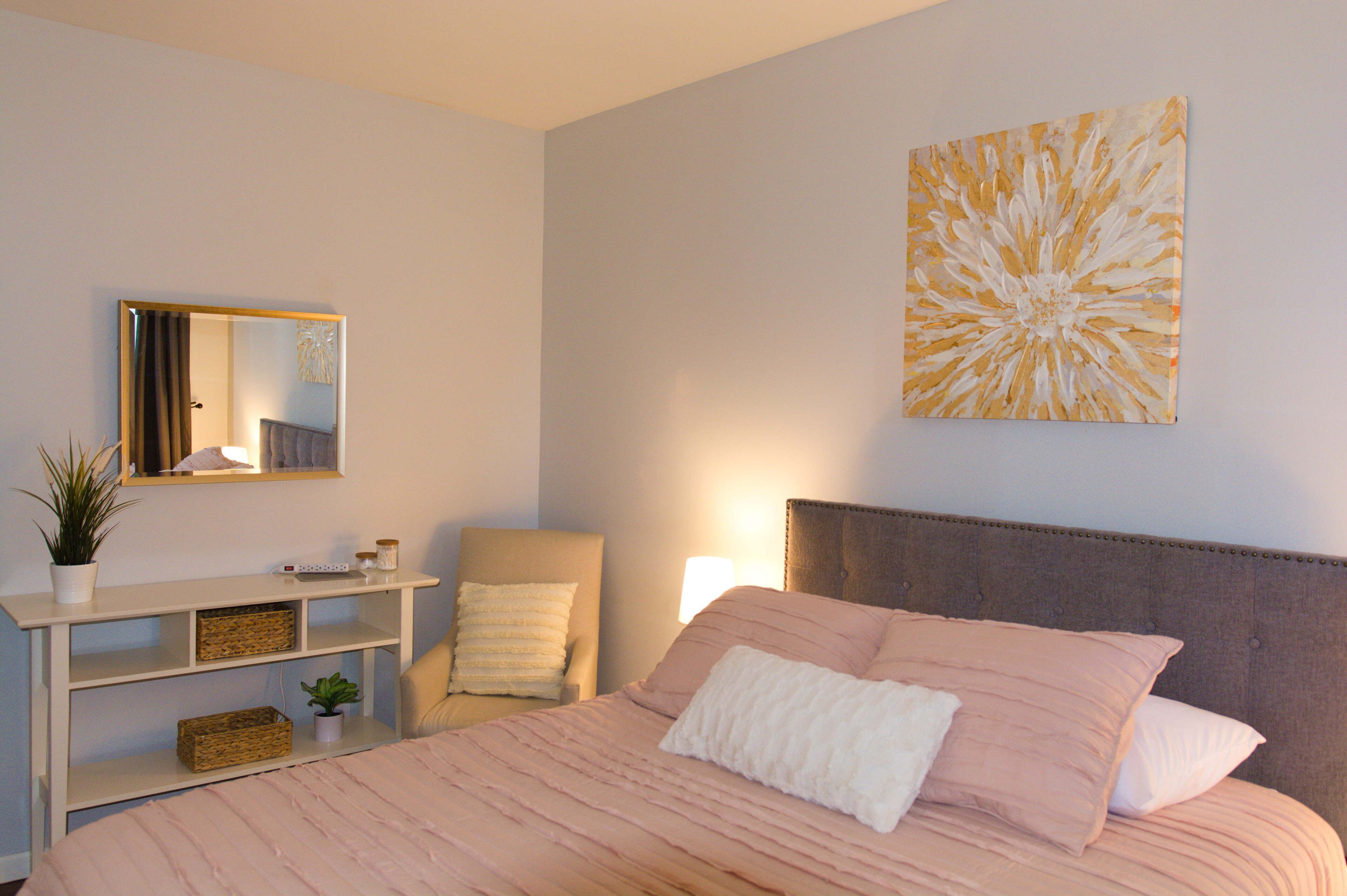 3 bedrooms, desk, iron/ironing board, travel crib