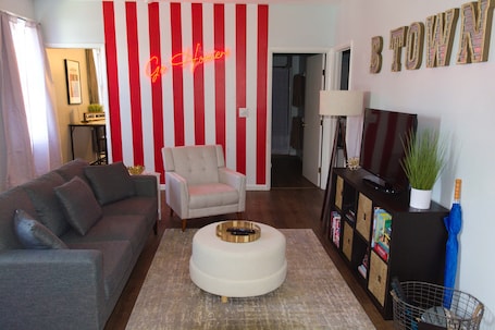 Smart TV, video games, books, computer monitors. Cozy-Hoosier themed bungalow-Walk to best city parks and Downtown.