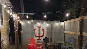 Terrace/patio - Cozy-Hoosier themed bungalow-Walk to best city parks and Downtown. (Bloomington)