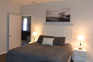3 bedrooms, desk, iron/ironing board, travel crib