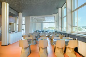 Daily buffet breakfast (EUR 15.90 per person) - Prize by Radisson, Dortmund City (Dortmund)