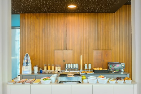 Desayuno buffet diario (EUR 15.90 por persona)