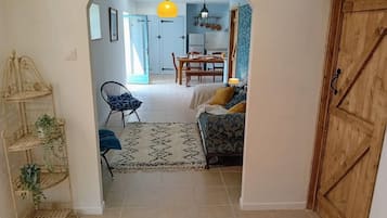 Televisión, chimenea, reproductor de DVD y tenis de mesa