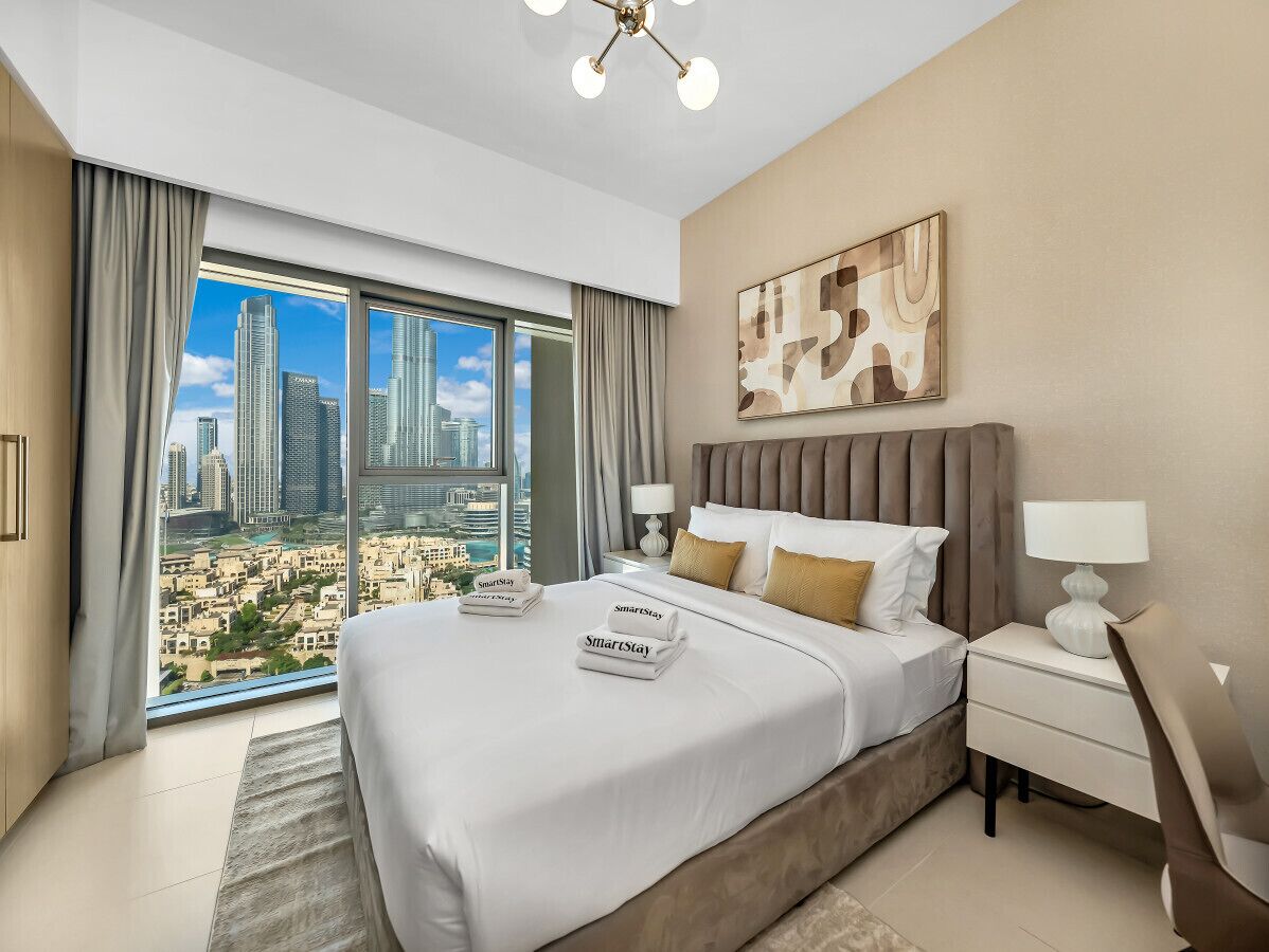 Tabla de planchar con plancha, wifi gratis y ropa de cama 