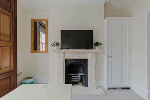 Interior - Prime Location 2 Bed East London (London)