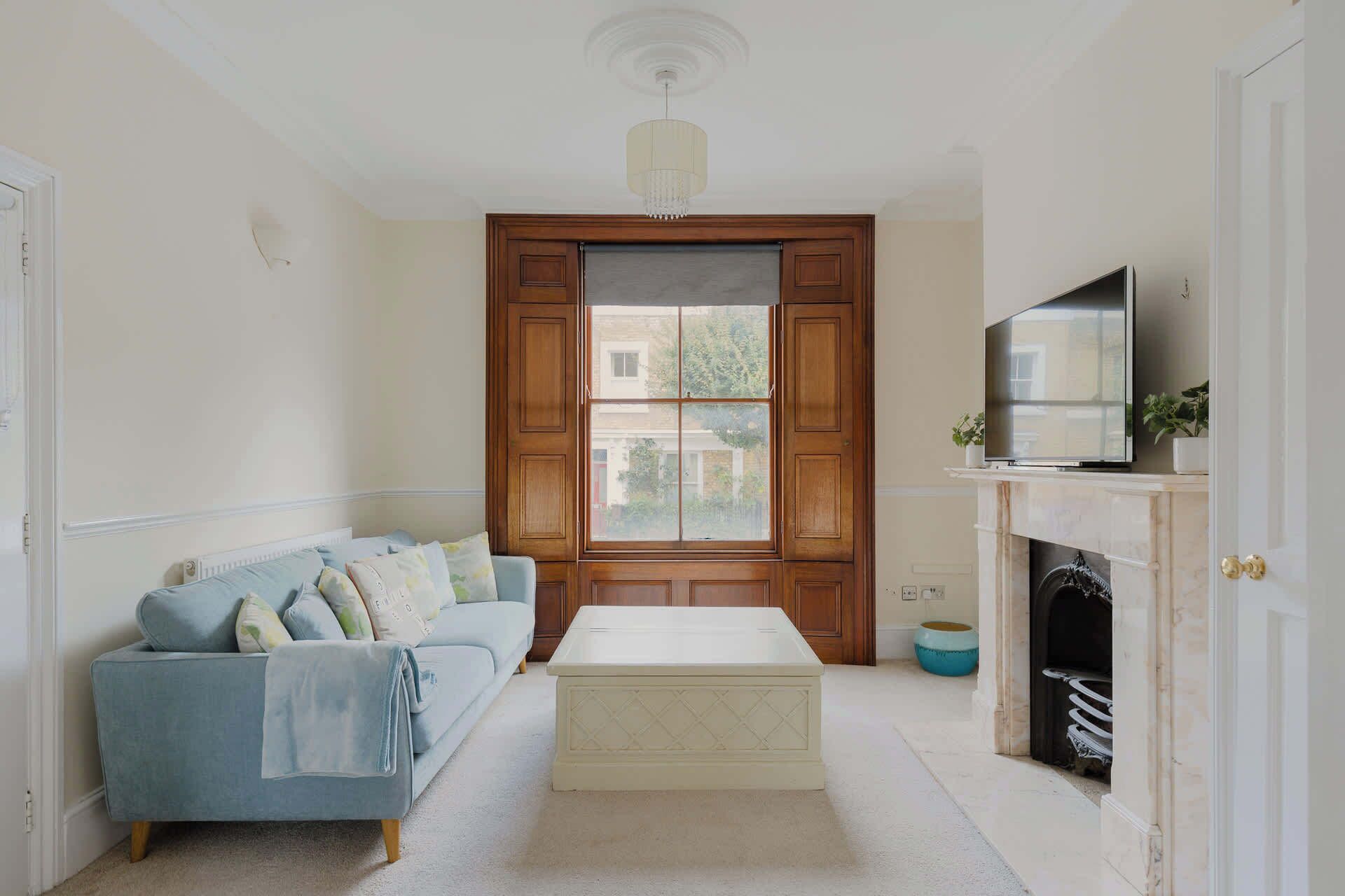 Televisión y oficina 