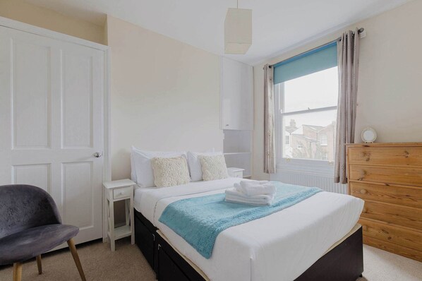 2 bedrooms, iron/ironing board, internet, bed sheets - Prime Location 2 Bed East London (London)