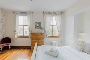 2 bedrooms, iron/ironing board, Internet, bed sheets