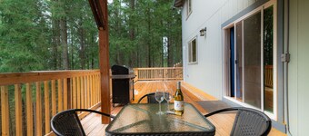 Cobb Mountain Chalet King Size Suite