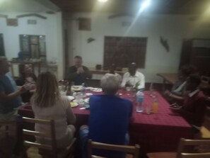 Café da manhã completo grátis todos os dias