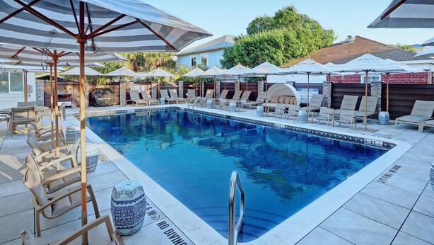 Appart'hôtel, plusieurs lits (Belle Vue Bungalow) | Piscine | Piscine chauffée