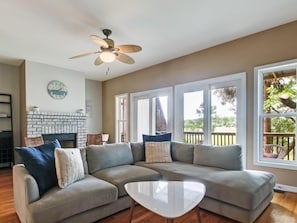 Living area - Belle Vue Bungalow (Tybee Island)