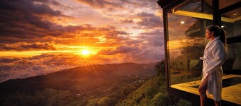 Luxury Glass Cabin- 270° Ocean & Forest Views + Hot Tub