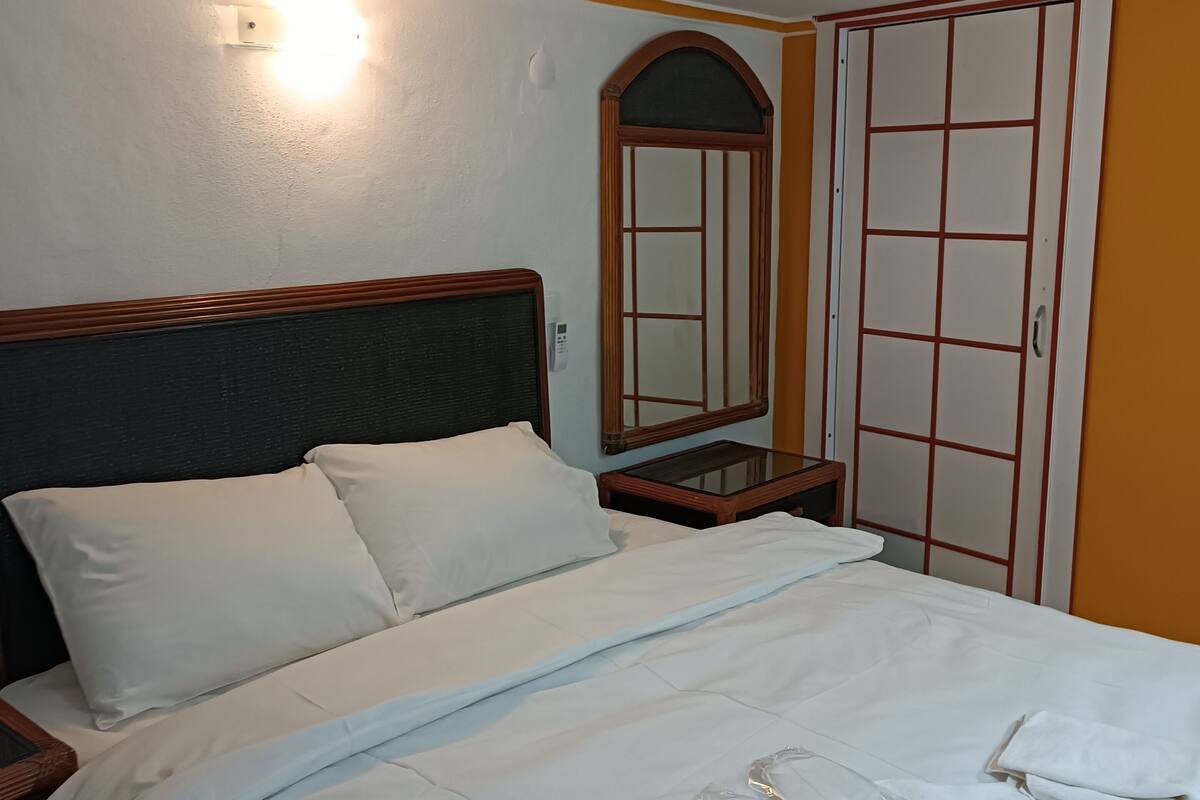 Soundproofing, WiFi (free), bed sheets