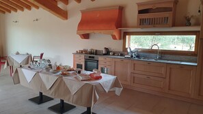 Free daily buffet breakfast  - Agriturismo Corte Degli Ulivi (Capoterra)