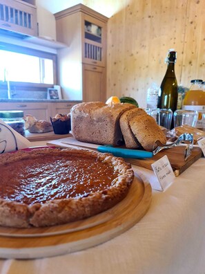 Free daily buffet breakfast  - Agriturismo Corte Degli Ulivi (Capoterra)