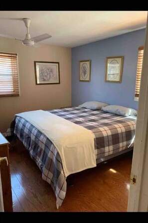 3 bedrooms, desk, iron/ironing board, free WiFi
