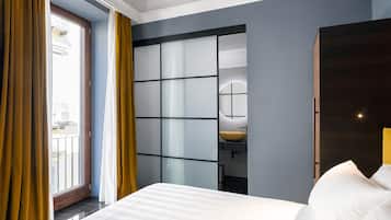 Classic Room | 1 bedroom, premium bedding, down comforters, minibar